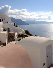 Heaven Meets Earth aat Alexander's Cave House Villas in Oia